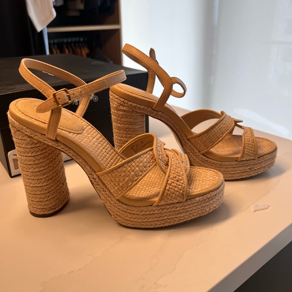 Size 9 - Coach Talina Raffia Sandal - Picture 5 of 9